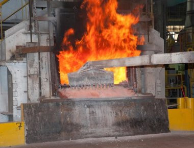 ΕΛ.ΑΣ: Κατέστρεψε σε υψικάμινο 58 κιλά κοκαΐνης και άλλα ναρκωτικά (φωτό, βίντεο)